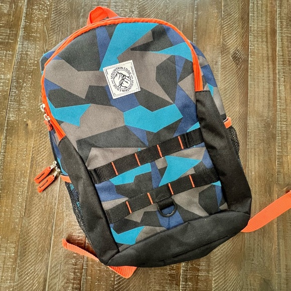 Mountain Edge Camo 14" Backpack Carrier • Back To School - Picture 1 of 10